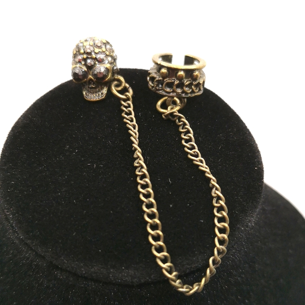 Skull stud with ear cuff